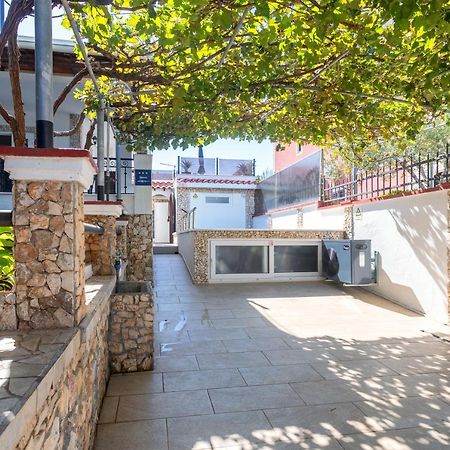 Holiday House Iva Слатине Екстериор снимка