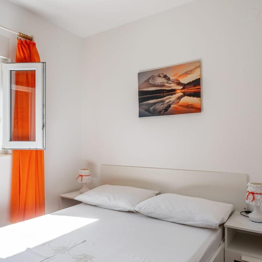 Holiday House Iva Слатине Екстериор снимка