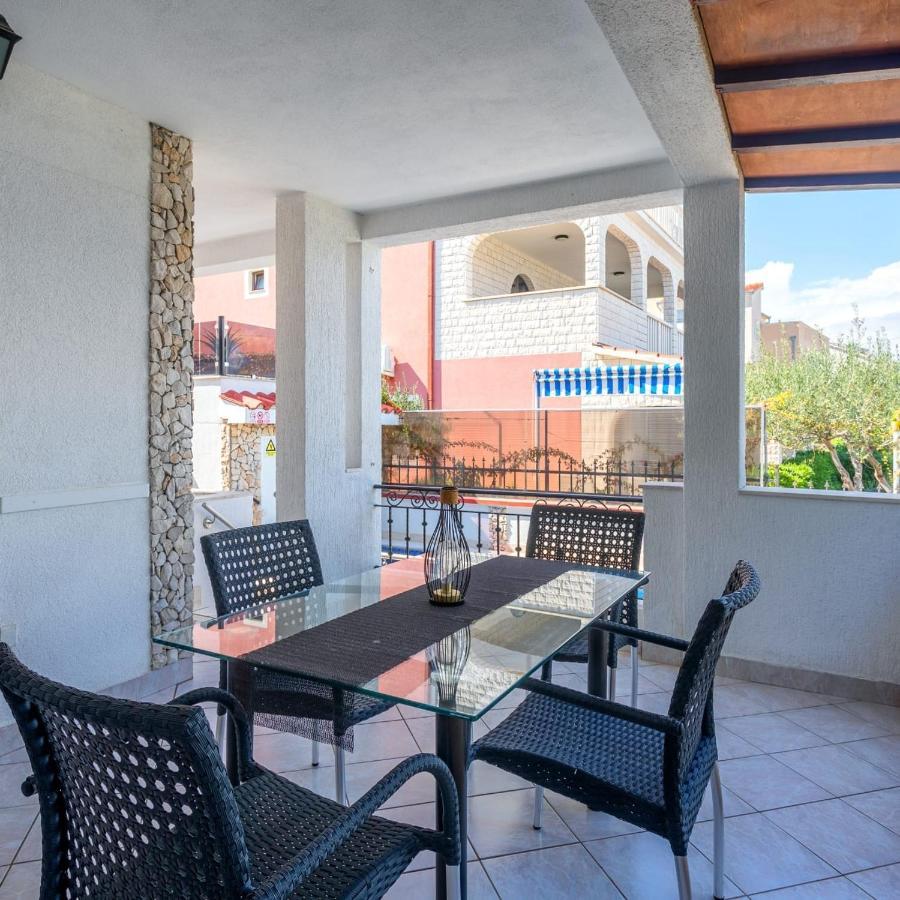 Holiday House Iva Слатине Екстериор снимка