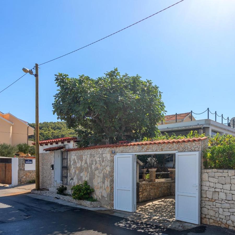Holiday House Iva Слатине Екстериор снимка