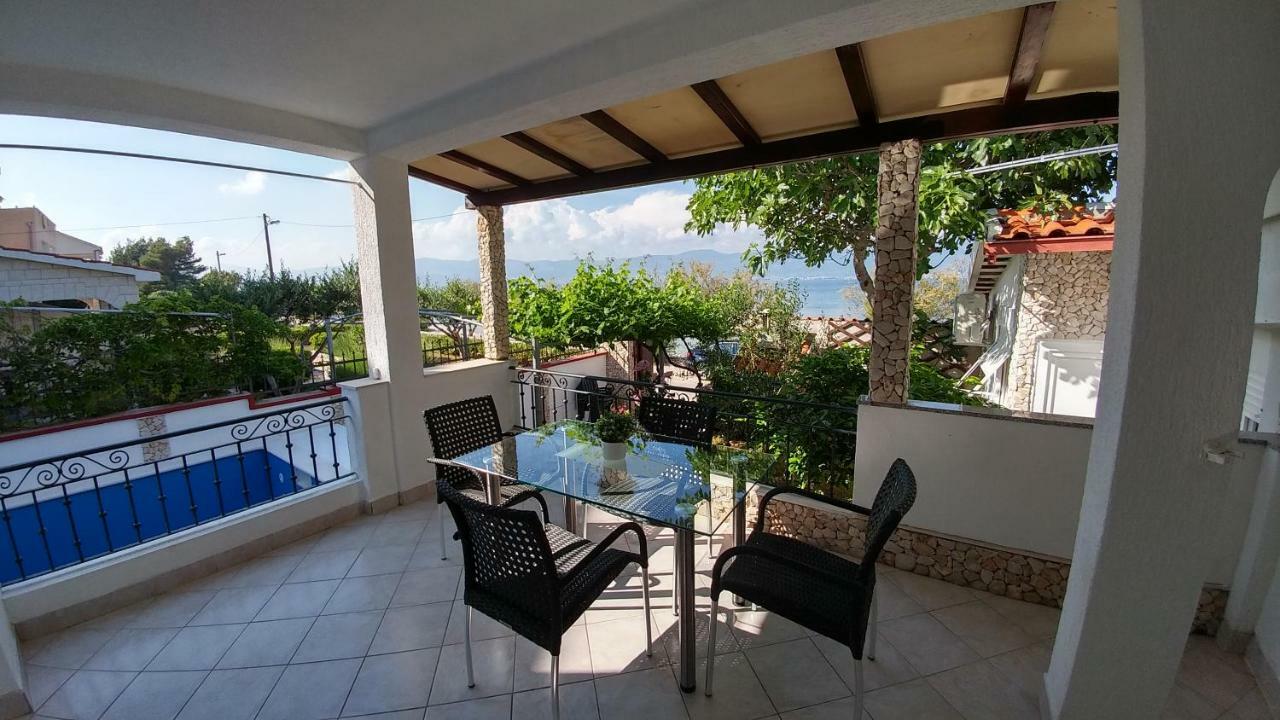 Holiday House Iva Слатине Екстериор снимка